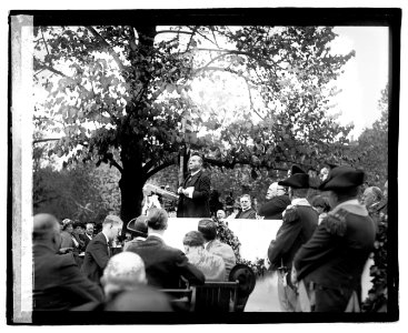 Sir Chas. Wakefield, 10-12-29 (i.e., 10-12-22) LOC npcc.07178