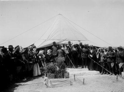 Sir Herbert Samuel's second visit to Transjordan, etc. Sir Herbert Samuel reading the proclamation. LOC matpc.02308