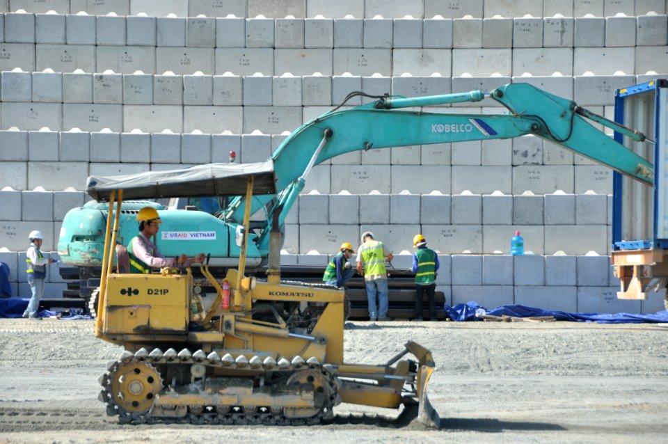 Site construction at the Environmental Remediation of Dioxin Contamination at Danang Airport (8679969051)