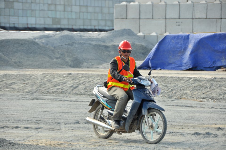Site construction at the Environmental Remediation of Dioxin Contamination at Danang Airport (8681089690)