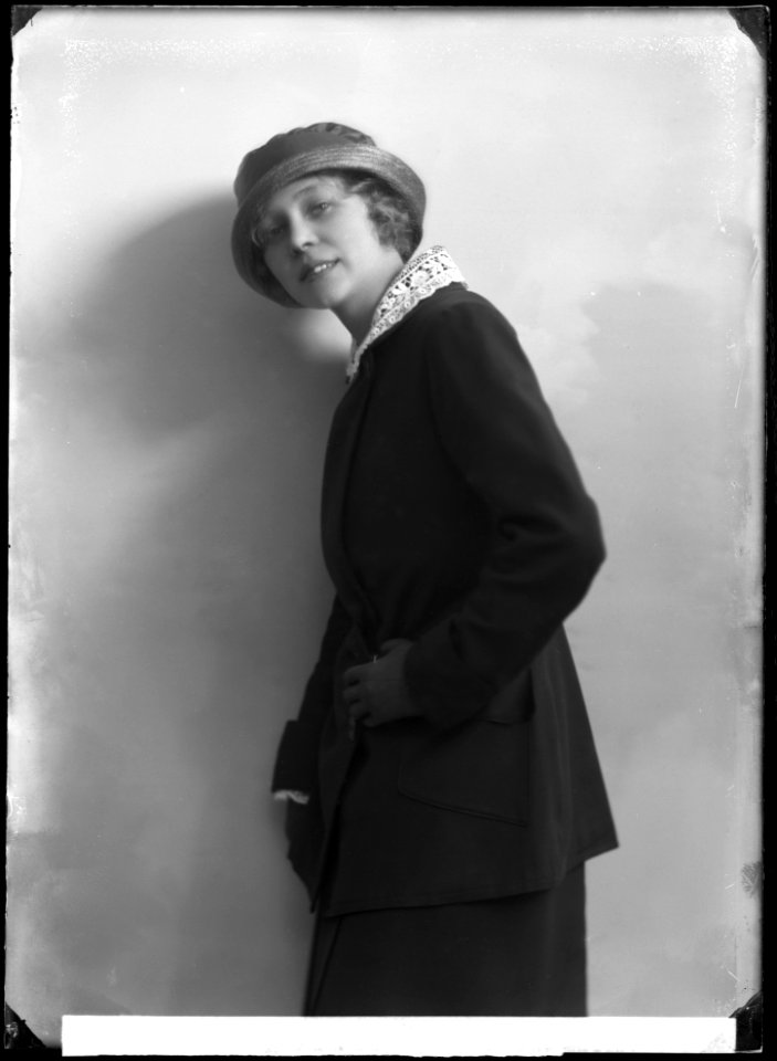 Siri Österholm, ballet dancer, portrait 1915 - SMV - GÖ004