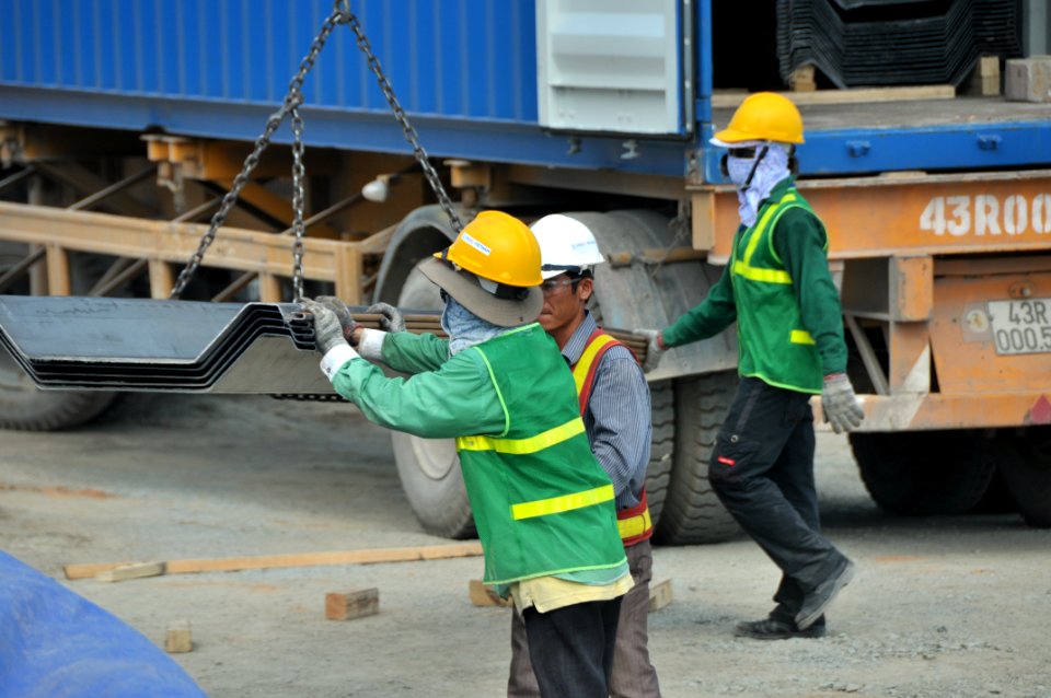 Site construction at the Environmental Remediation of Dioxin Contamination at Danang Airport (8679994703)