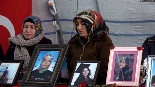 Sit-in of mothers from Diyarbakir against PKK 3
