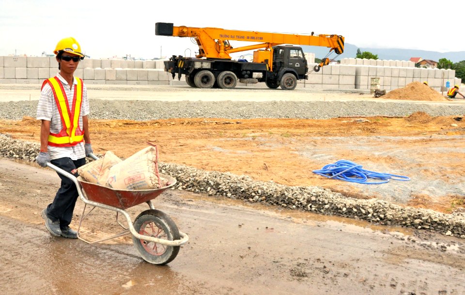 Site Preparation for Environmental Remediation of Dioxin Contamination at Danang Airport (8413163038)