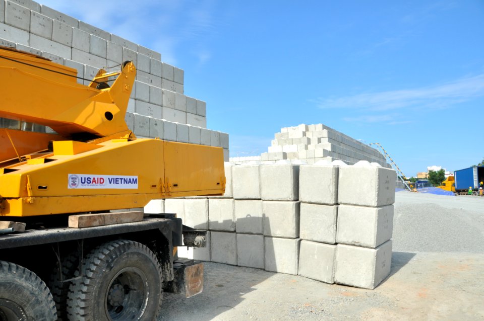 Site construction at the Environmental Remediation of Dioxin Contamination at Danang Airport (8681070780)