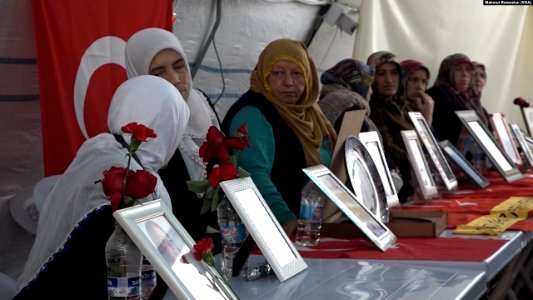 Sit-in of mothers from Diyarbakir against PKK 1