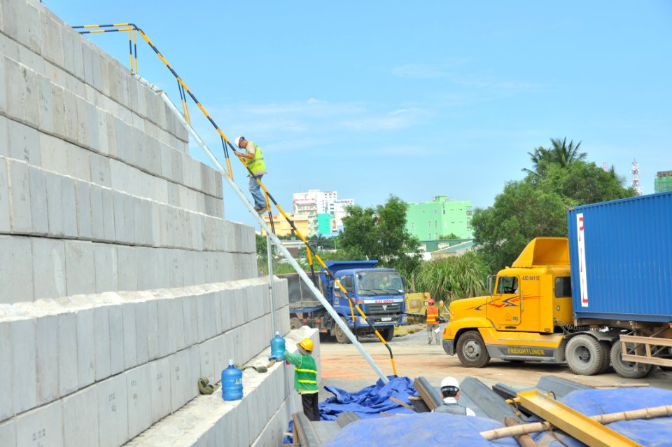 Site construction at the Environmental Remediation of Dioxin Contamination at Danang Airport (8681113372)