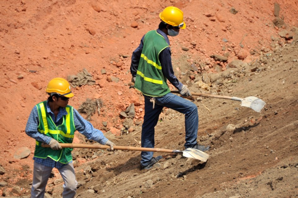 Site construction at the Environmental Remediation of Dioxin Contamination at Danang Airport (8681142608)