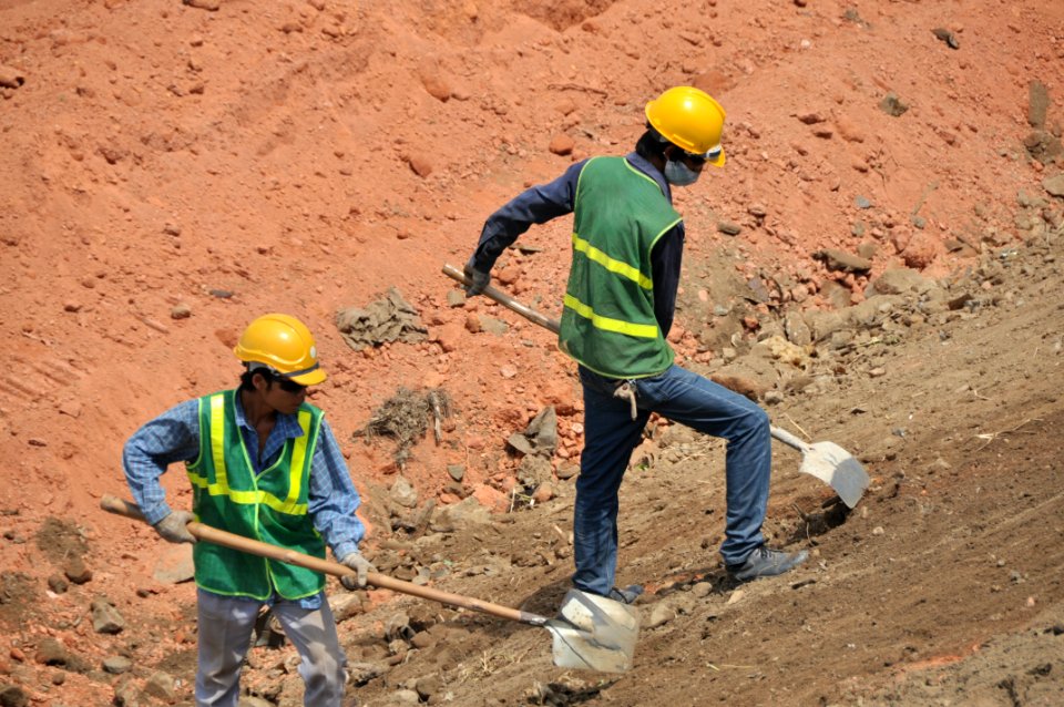 Site construction at the Environmental Remediation of Dioxin Contamination at Danang Airport (8680028923)