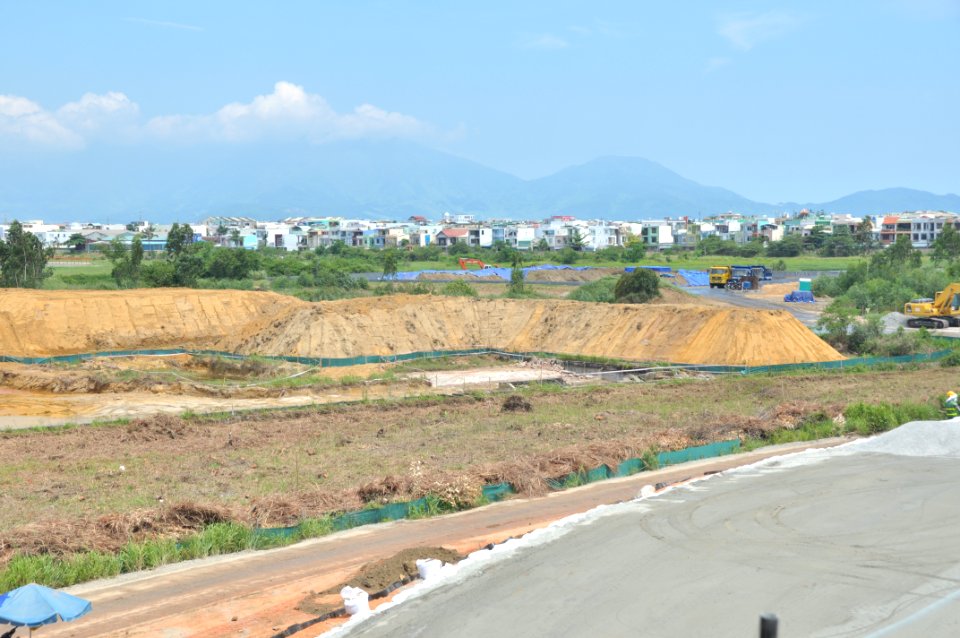 Site construction at the Environmental Remediation of Dioxin Contamination at Danang Airport (8681145934)