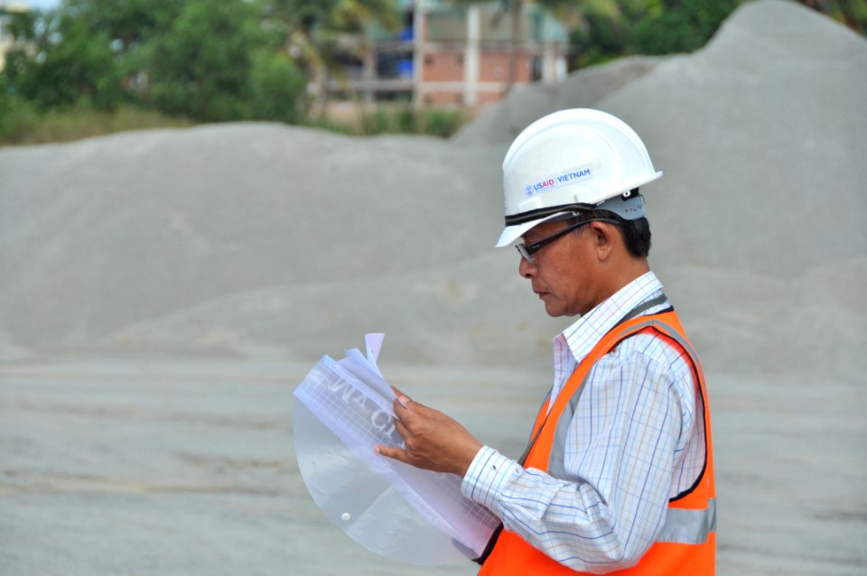 Site construction at the Environmental Remediation of Dioxin Contamination at Danang Airport (8681094838)
