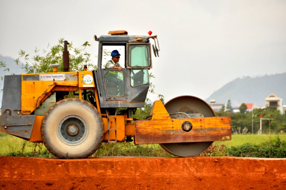 Site Preparation for Environmental Remediation of Dioxin Contamination at Danang Airport (8413165710)