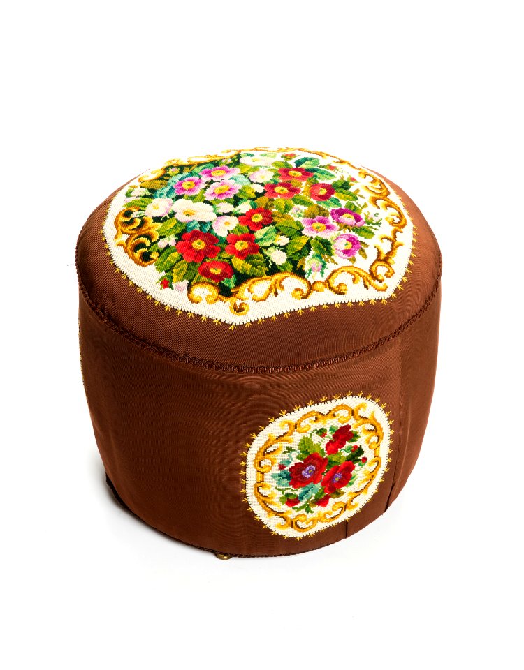 Sittpuff med blommigt tyg, 1800-tal - Hallwylska museet - 108404