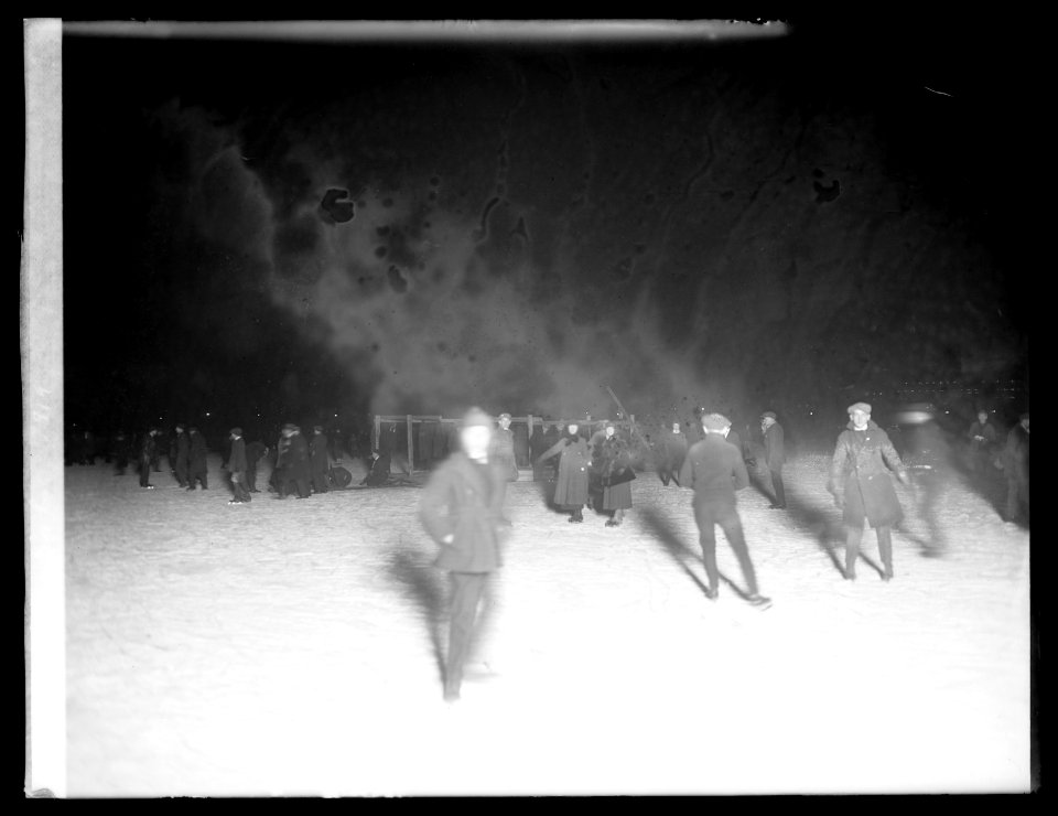 Skating night, 1919 LCCN2016851400