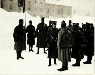 SKaiser Karl I., .Besuch in Trient,, bei den Tiroler Kaiserjägern am Waffenplatz. (BildID 15415211)