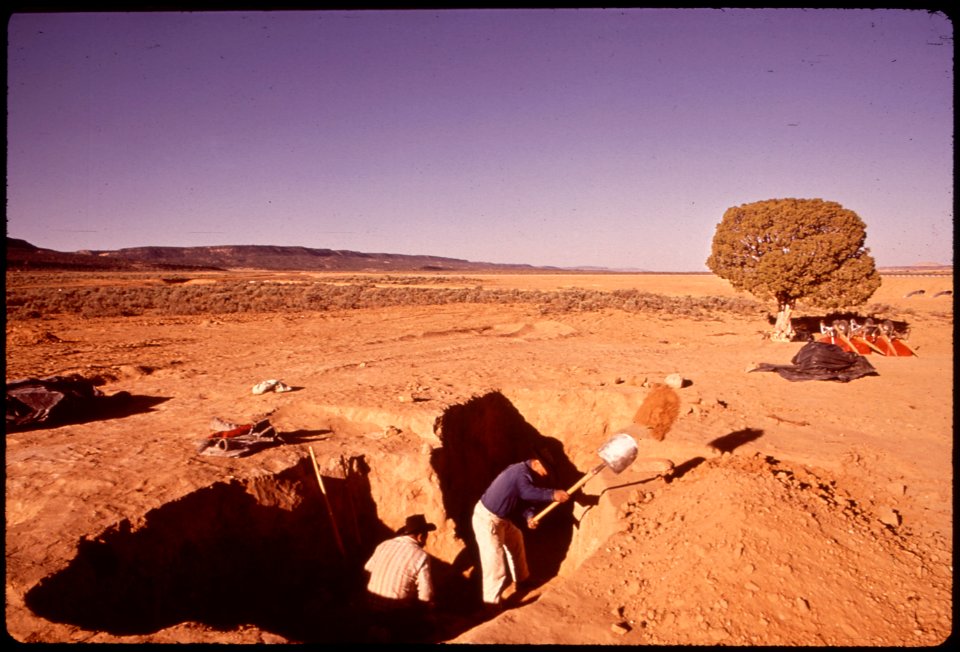 Sklled Navajos Carry Out Archaelogical Excavations. The Dig Is a Project of the Museum of Northern Arizona (4266494946)