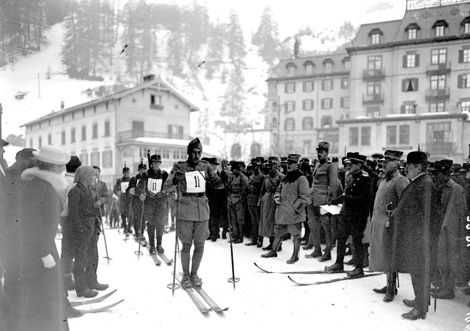 Skipatrouille am Start - CH-BAR - 3239364