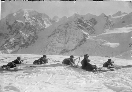 Skifahrer am Schiessen - CH-BAR - 3237110
