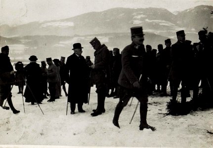 Skiwettlaufen von Offizieren und Mannschaften des Rayons V, in der Umgebung von Bruneck. (BildID 15580063)