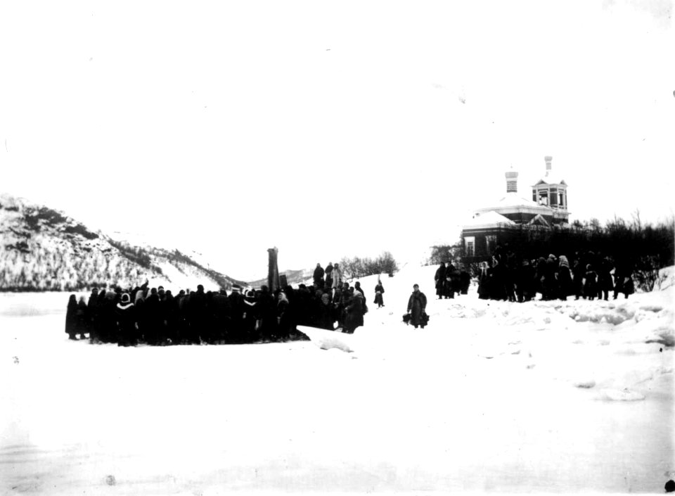 Skoltedåp ved Boris Gleb kirke, Russland, ca. 1900 - Norsk folkemuseum - NF.06725-031