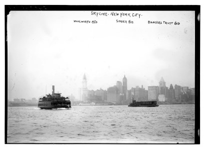 Skyline - N.Y.C.- Woolworth Bldg., Singer Bldg., Bankers Trust Bldg. LCCN2014690607