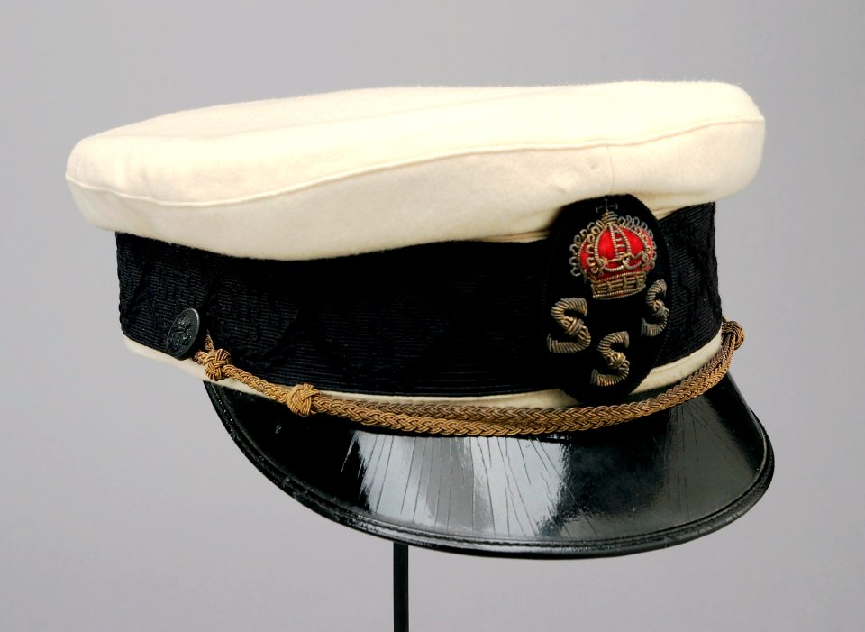 Skärmmössa med kunglig krona och emblem - Livrustkammaren - 65298