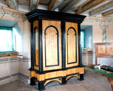 Skåp från 1834 i björkfaner - Skoklosters slott - 94986