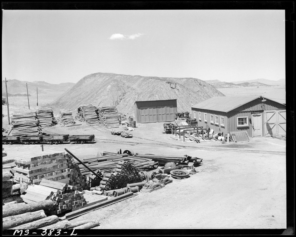 Slag heap, mine props, and machine shop at mine. Colorado Fuel & Iron Corporation, Kebler ^2 Mine, Tioga, Huerfano... - NARA - 540383