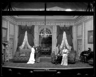 Skyltdockan, Dramatiska teatern 1904. Föreställningsbild - SMV - DrT133