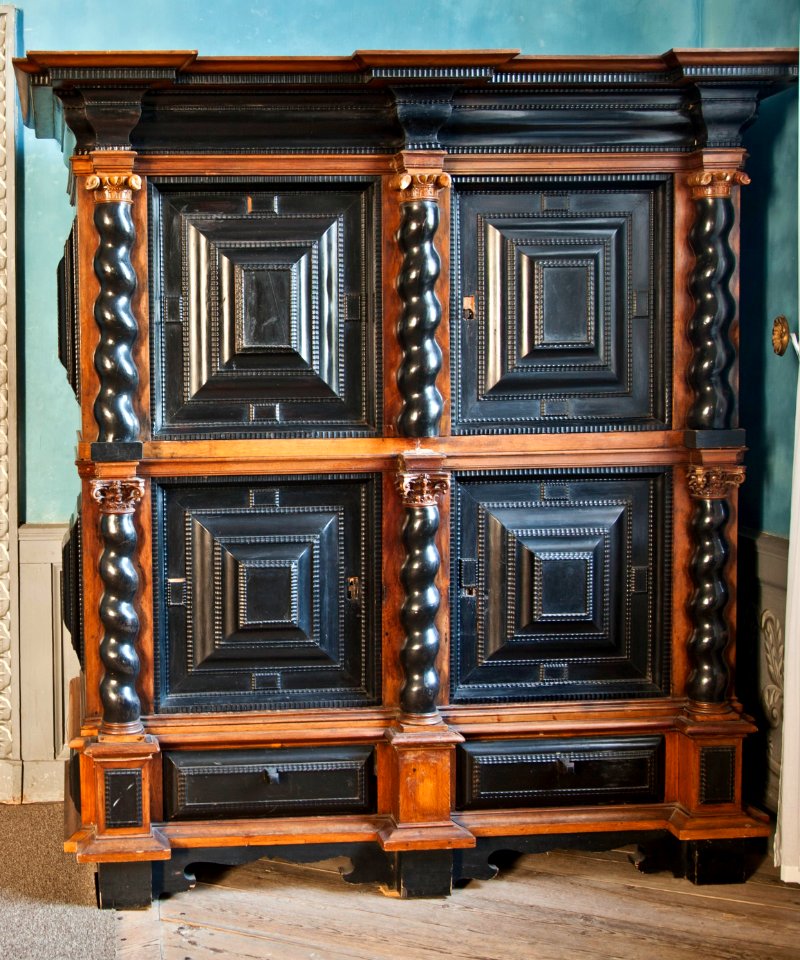 Skåp med valnötsfaner, 1650 - Skoklosters slott - 94294
