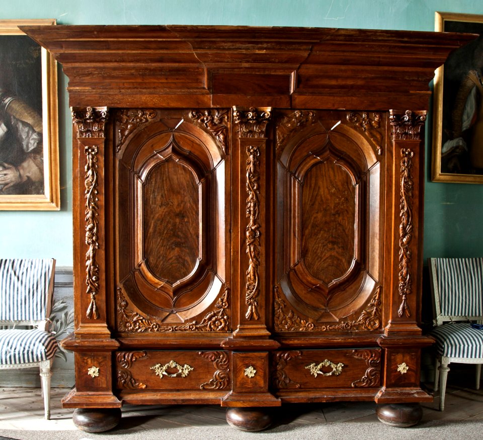 Skåp av valnöt, 1700-1750 - Skoklosters slott - 92431