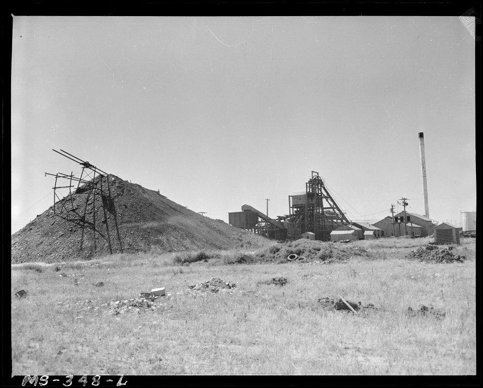 Slag heap, tipple, and powerhouse of the mine. Clayton Coal Company, Morrison Mine, Eris, Weld County, Colorado - NARA - 540366