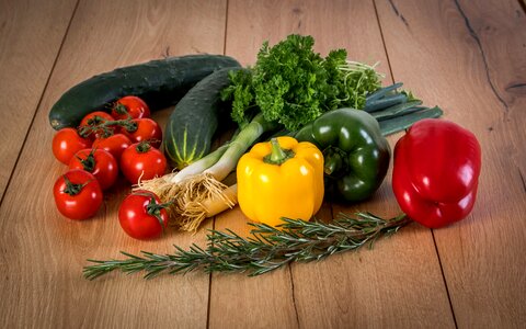 Pepper herbs onion