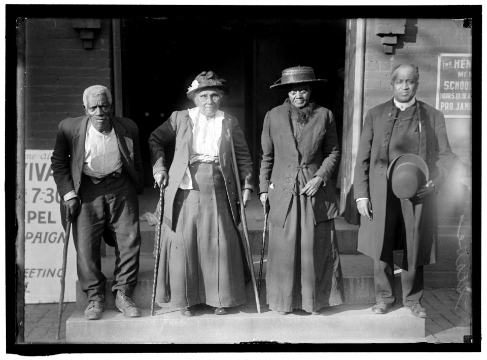 SLAVES REUNION. LEWIS MARTIN, AGE 100; MARTHA ELIZABETH BANKS, AGE 104; AMY WARE, AGE 103; REV. S.P. DREW, BORN FREE LCCN2016865111