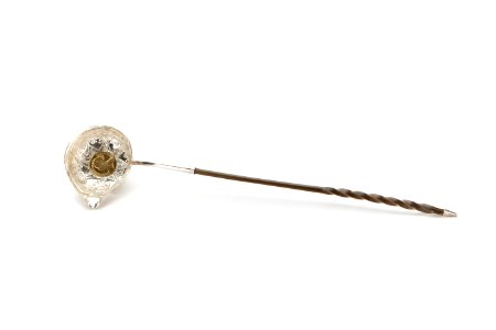 Slev av tunt drivet silver med i botten infattad medalj över drottning Anna av England - Skoklosters slott - 92197