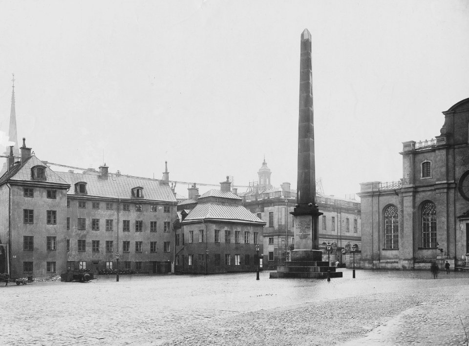 Slottsbacken och obelisken ca 1890