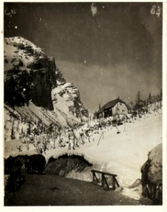 Slowenische Hütte auf 1630m, Jänner 1916. (BildID 15594495)
