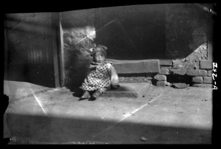 Small child sitting on a doorstep, Chinatown, San Francisco LOC agc.7a09020
