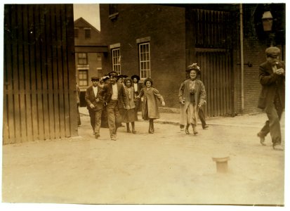 Small girls working in Great Falls Mfg. Co., Somersworth, N.H. Many others there. LOC nclc.01752