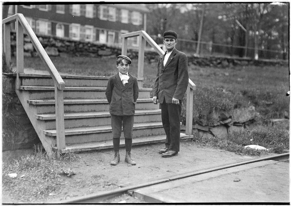 Small boy works as helper (back roping) in Great Falls Mfg. Co. Charles Chase, 201 Main St. When I inquired about him... - NARA - 523194