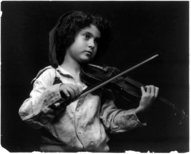 Small child playing violin LCCN2003675179 photo