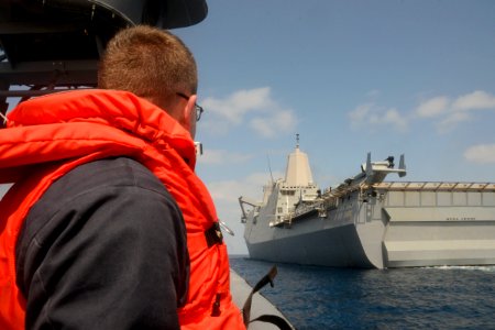 Small boat operations training 140322-N-HB951-165