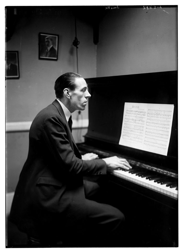 Smalle (playing piano) LCCN2014715826