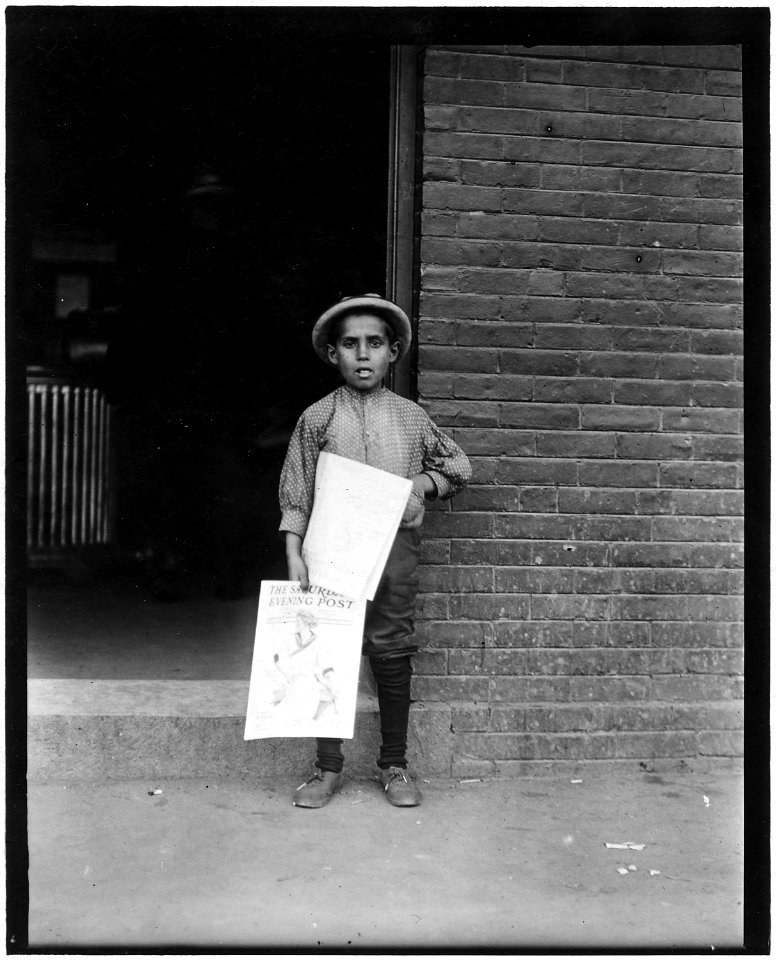 Small Newsie at depot. Burlington, Vt. - NARA - 523253