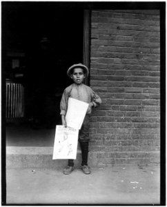 Small Newsie at depot. Burlington, Vt. - NARA - 523253