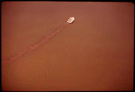 Small-powerboat-on-the-potomac-river-above-mt-vernon-virginia-stirs-up-silt-april-1973 7461396496 o