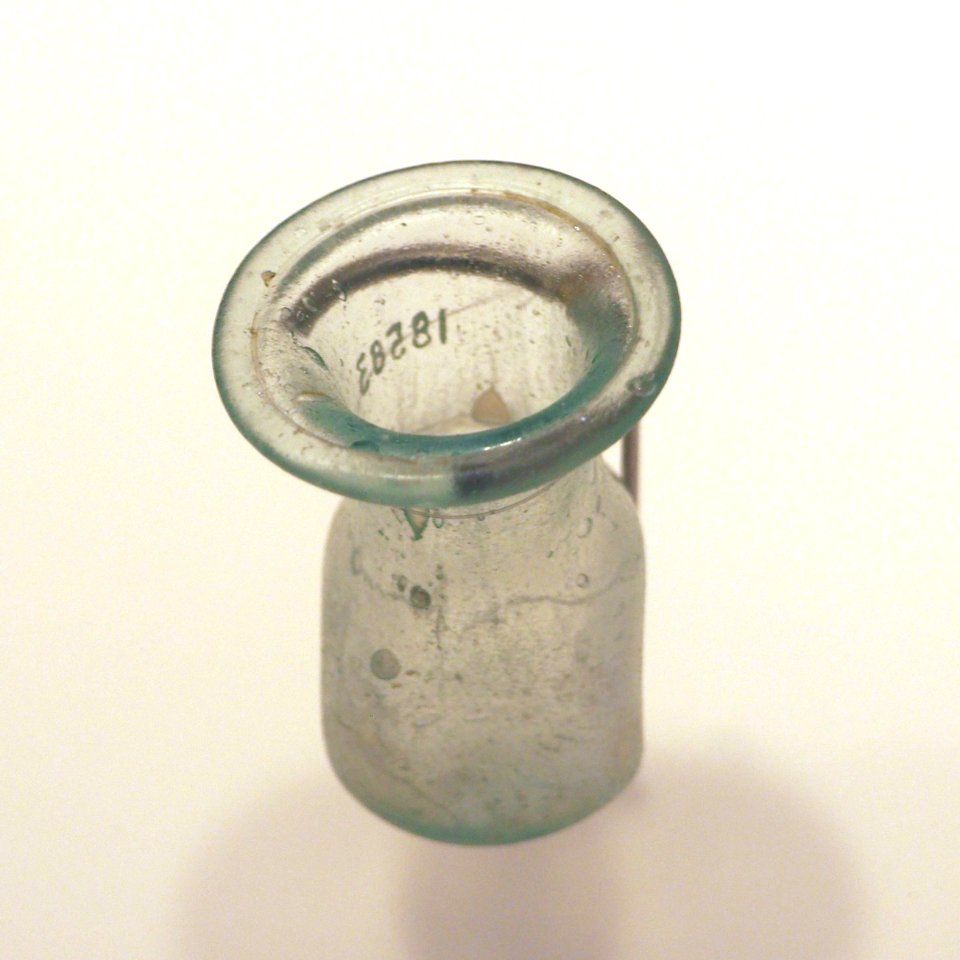 Small vinegar container-Inv 018583-P8190146