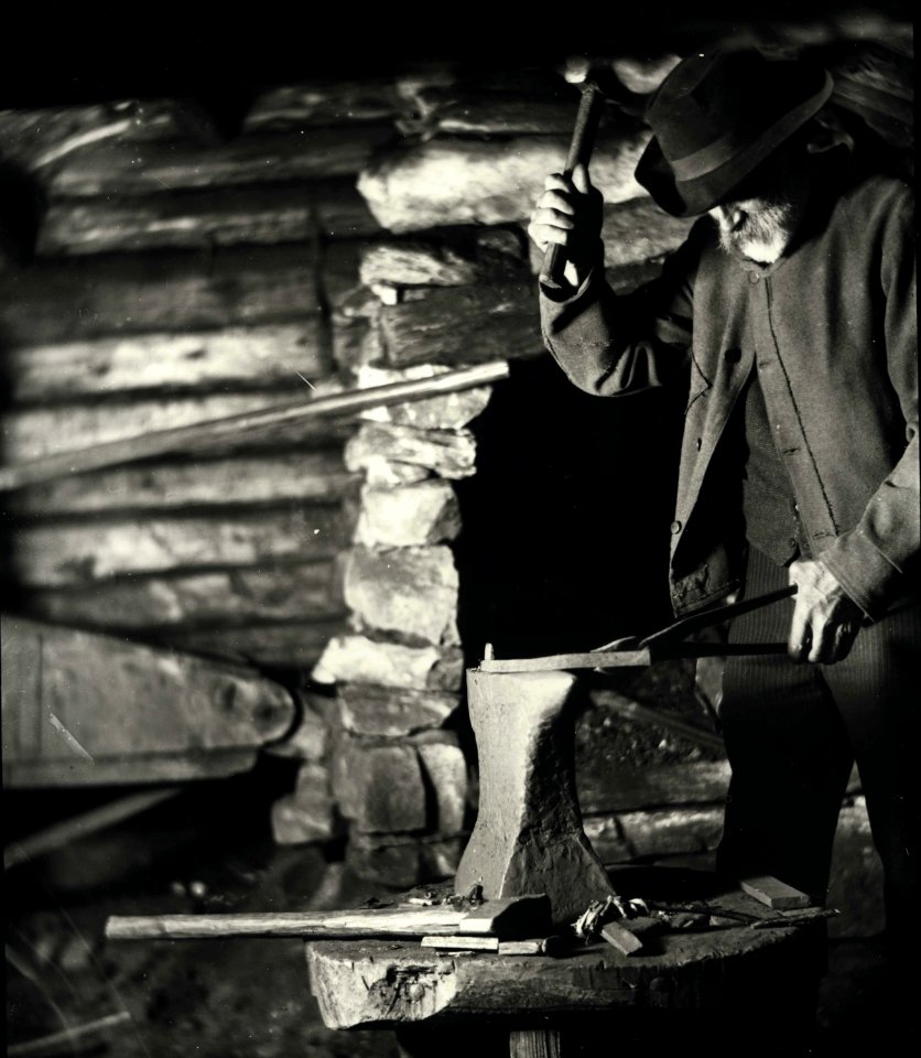 Smed i Bjurbäcken, Värmland - Nordiska museet - NMA.0033838