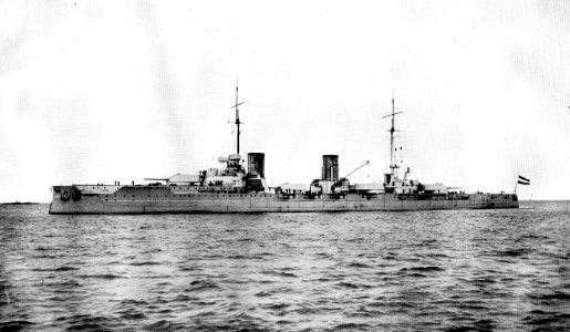 SMS BLÜCHER 1910 noch mit Nationalflagge offensichtlich bei der Werfterprobung