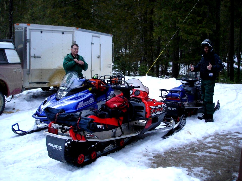 Snowmobilers in the parking lot (39609485995)